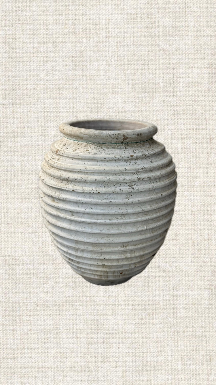 Ring White Pot T2-186