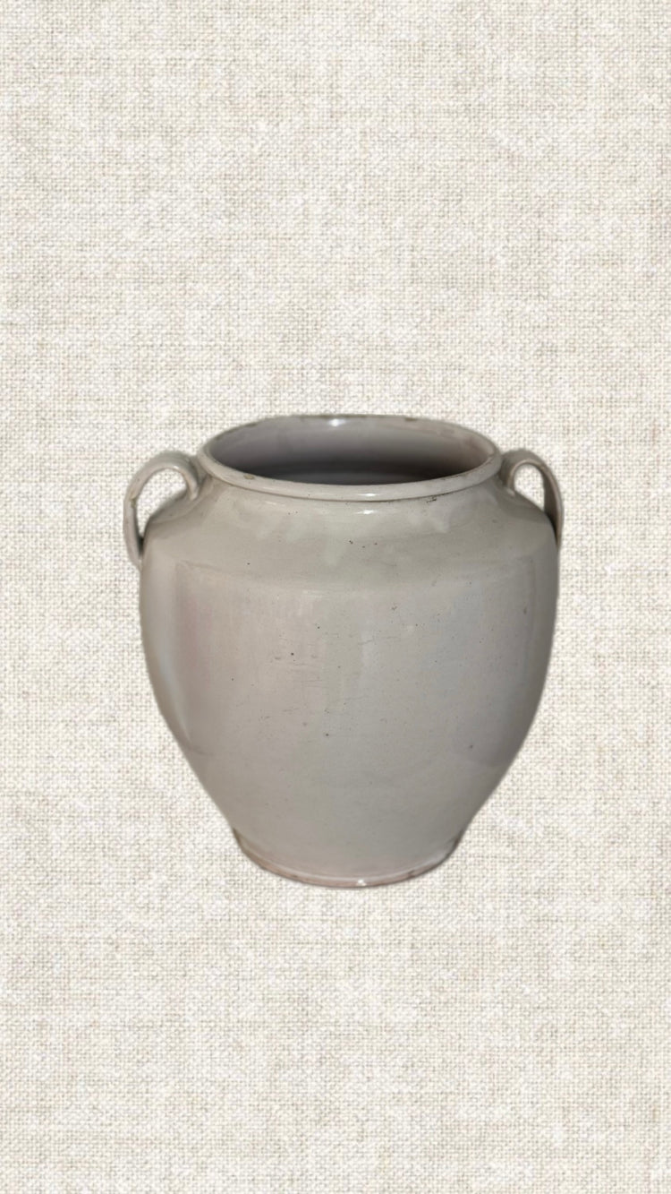 White Tolosane Pot (FRANCE) 007-1