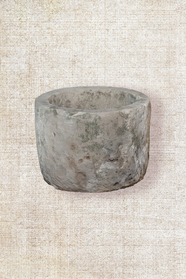 Limestone planter 1000
