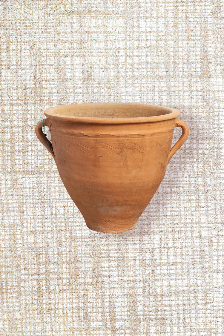 Daggar pot 1