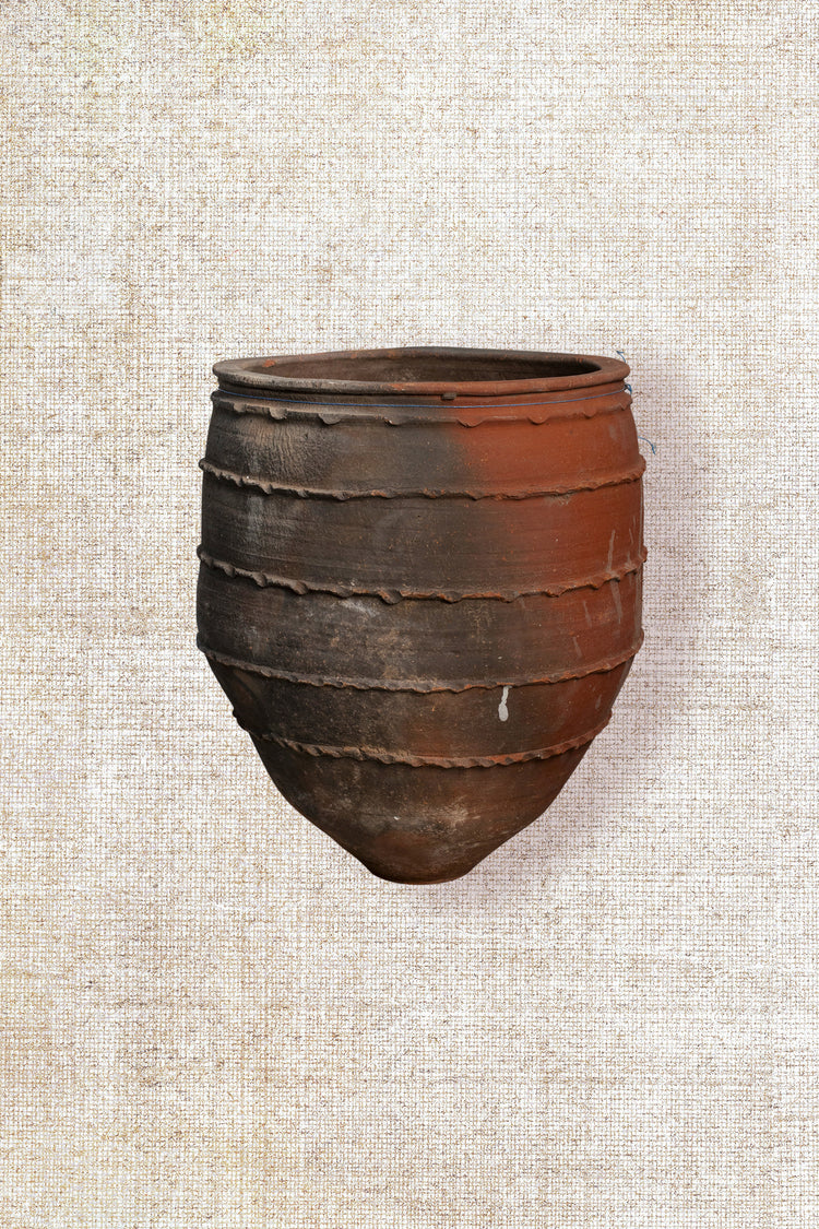 Daggar pot 11