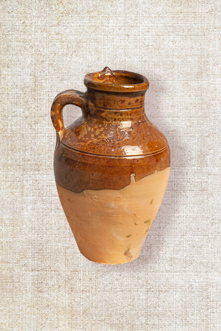 One handle glazed vessel 122